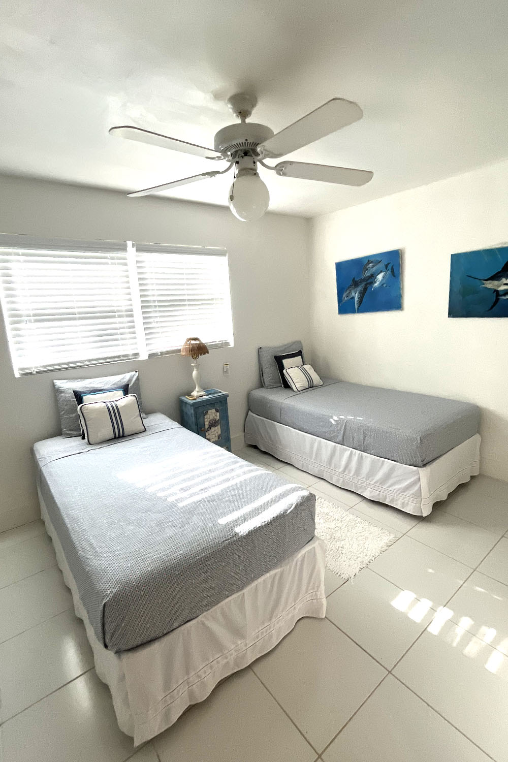 Bedroom with two Twins